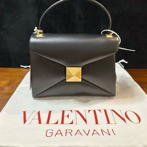 Valentino Garavani One stud top handle